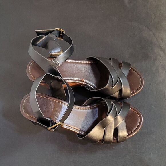 CITYCLASSIFIED ANKLE STRAP ADJUSTABLE BUCK CRISSCROSS OPEN TOE WEDGE SANDAL - Picture 13 of 16